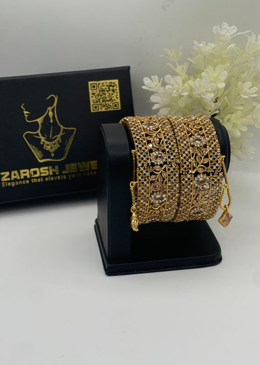 Nazuk Bangle Set by Zarosh Jewel