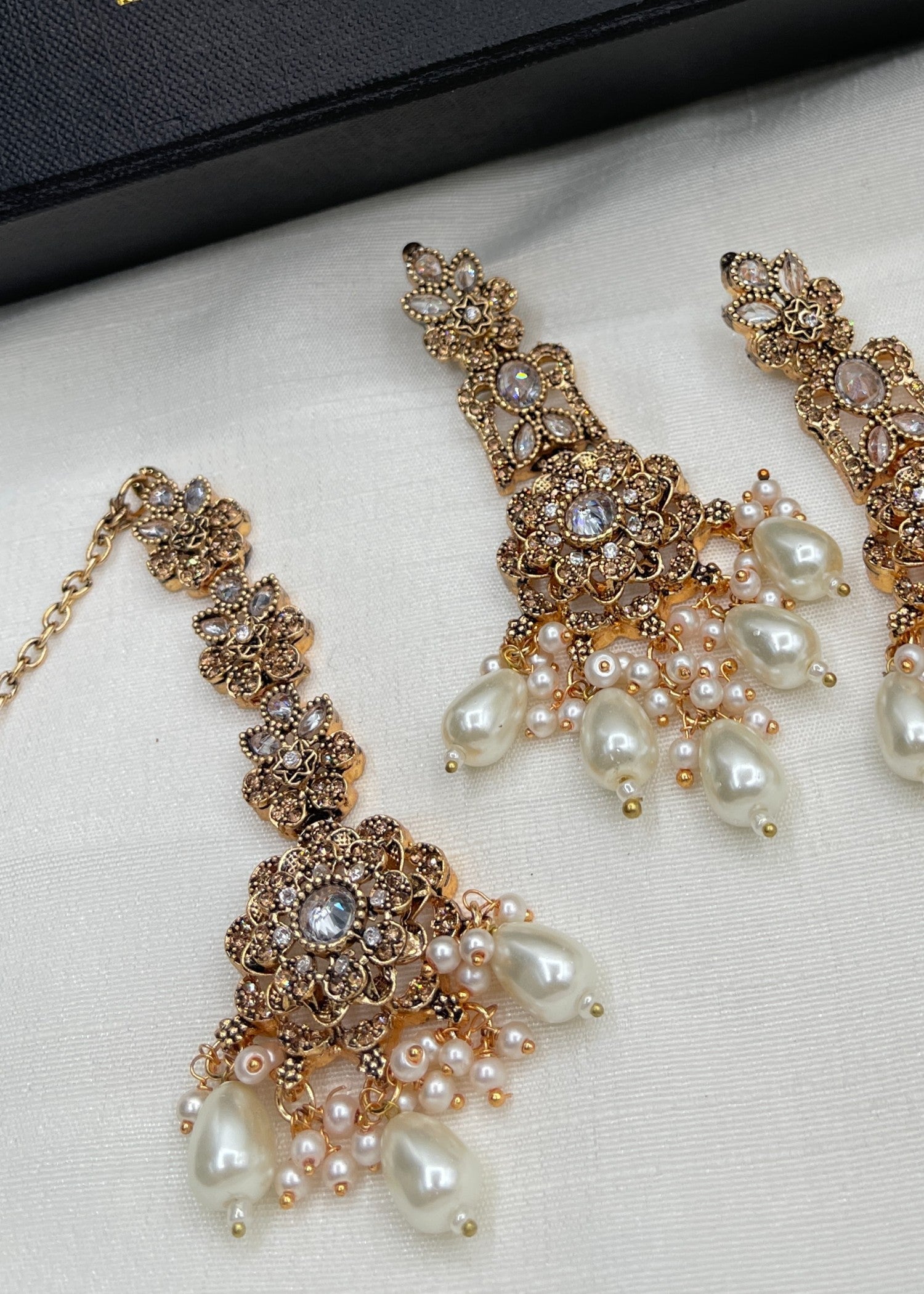 Sophia Earrings Tikka | ZAROSH JEWEL