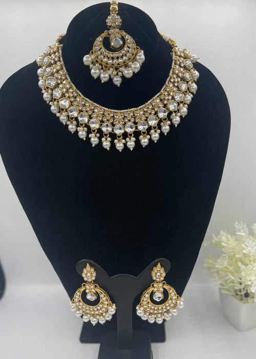 Shop the Aaliyah Kundan Necklace Set from Zarosh Jewel