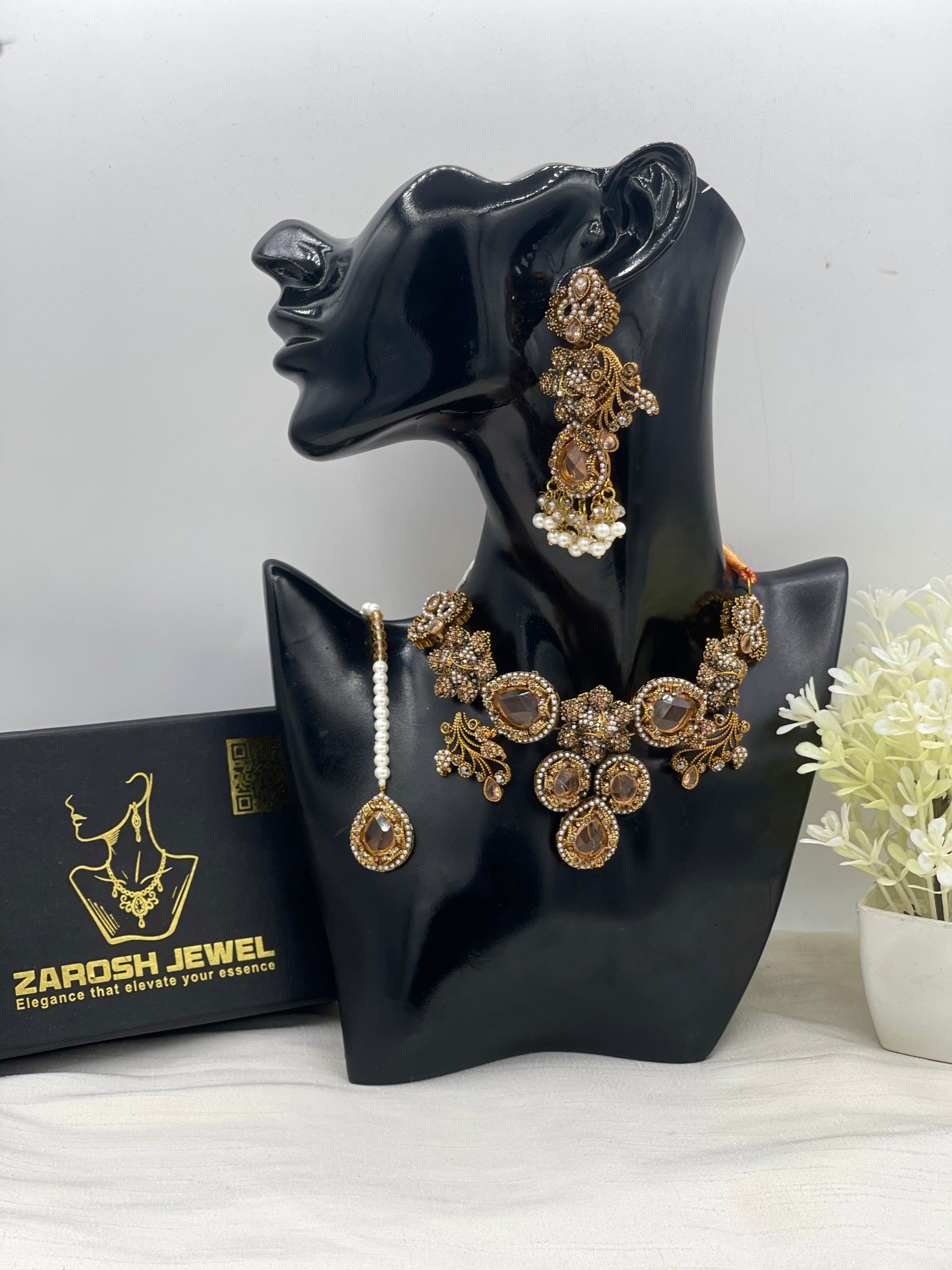 Adeela Elegent Choker Set