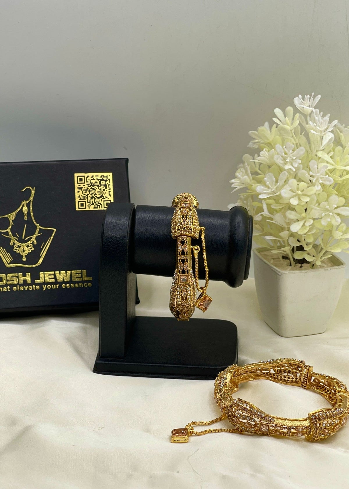 Aila Adjustable Bangle by Zarosh Jewel