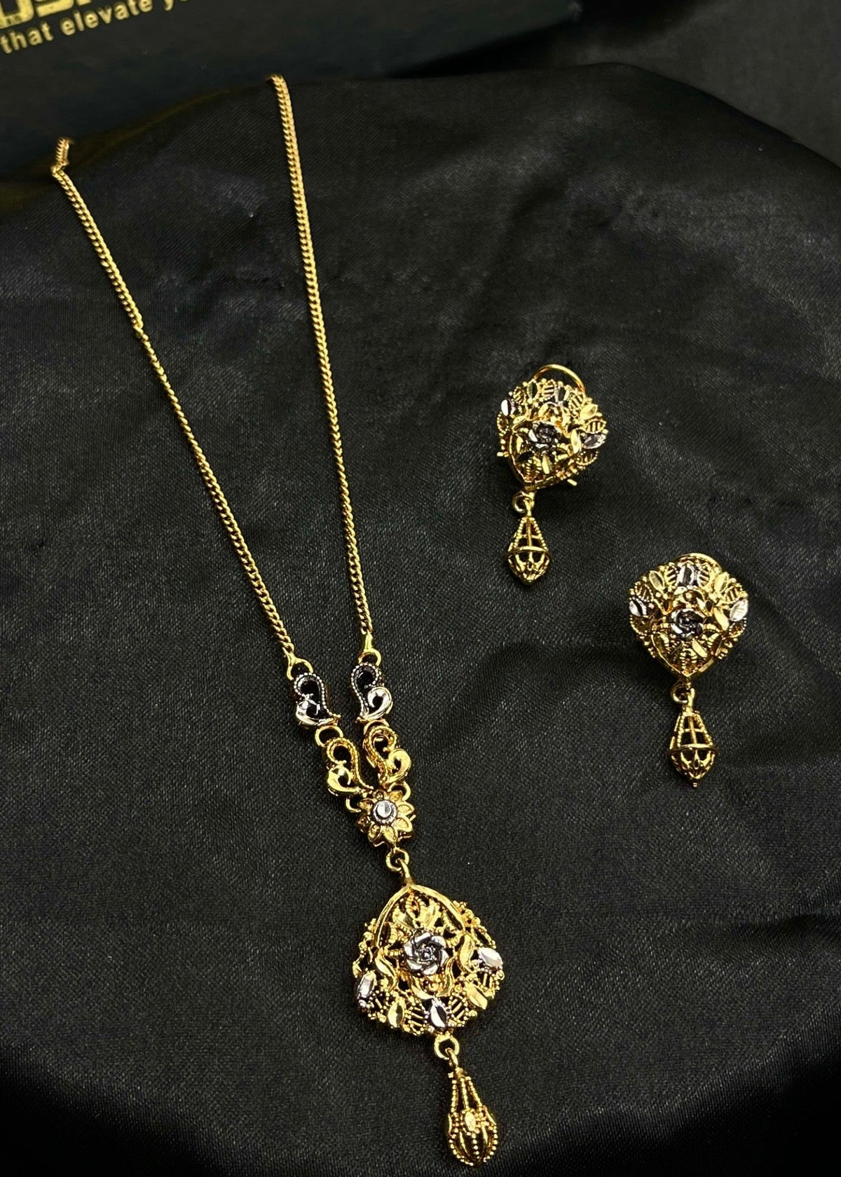 Shop the Aima Jewelery Set from Zarosh Jewel
