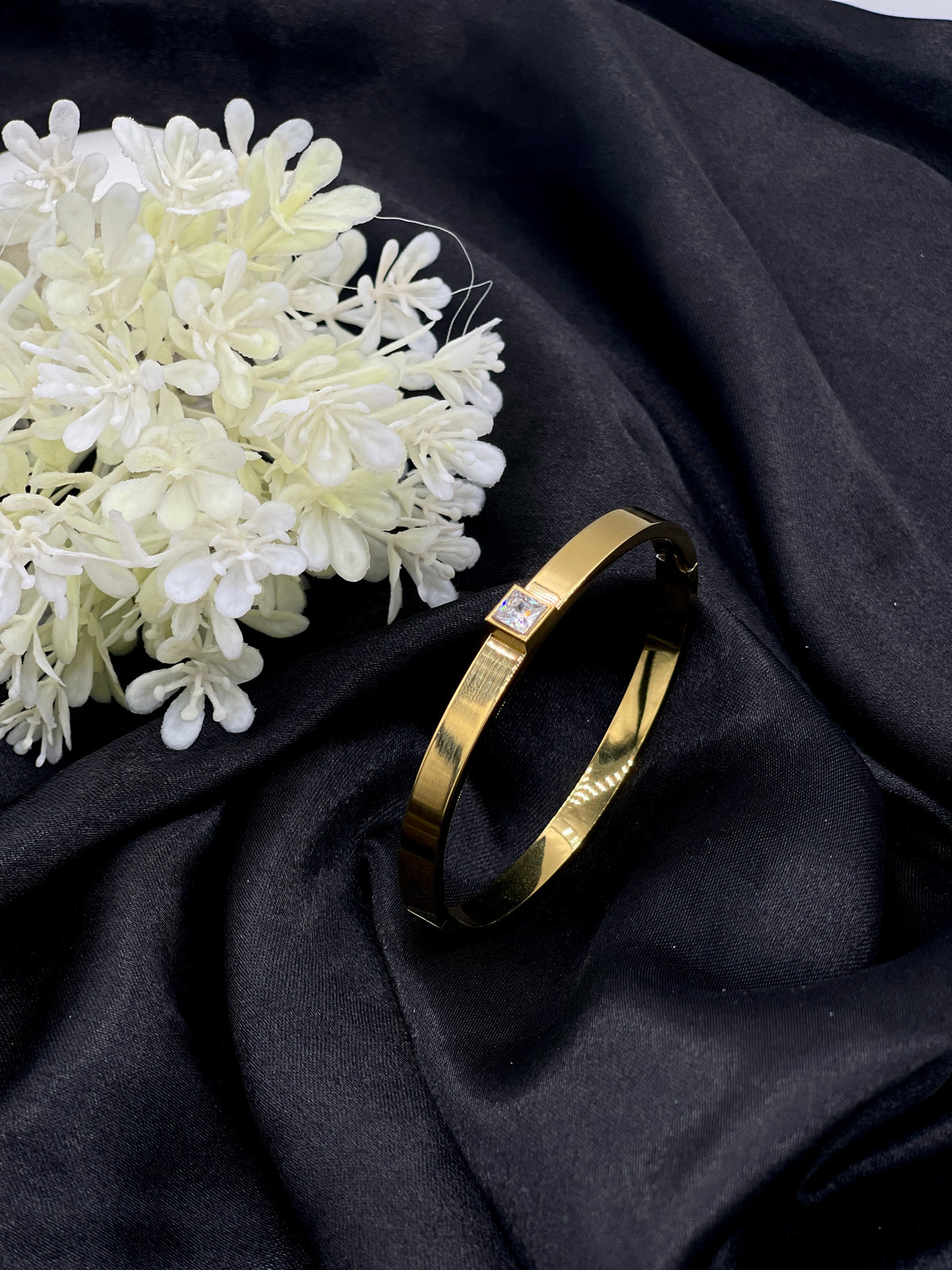 Shop the Aima Openable Bracelet from Zarosh Jewel