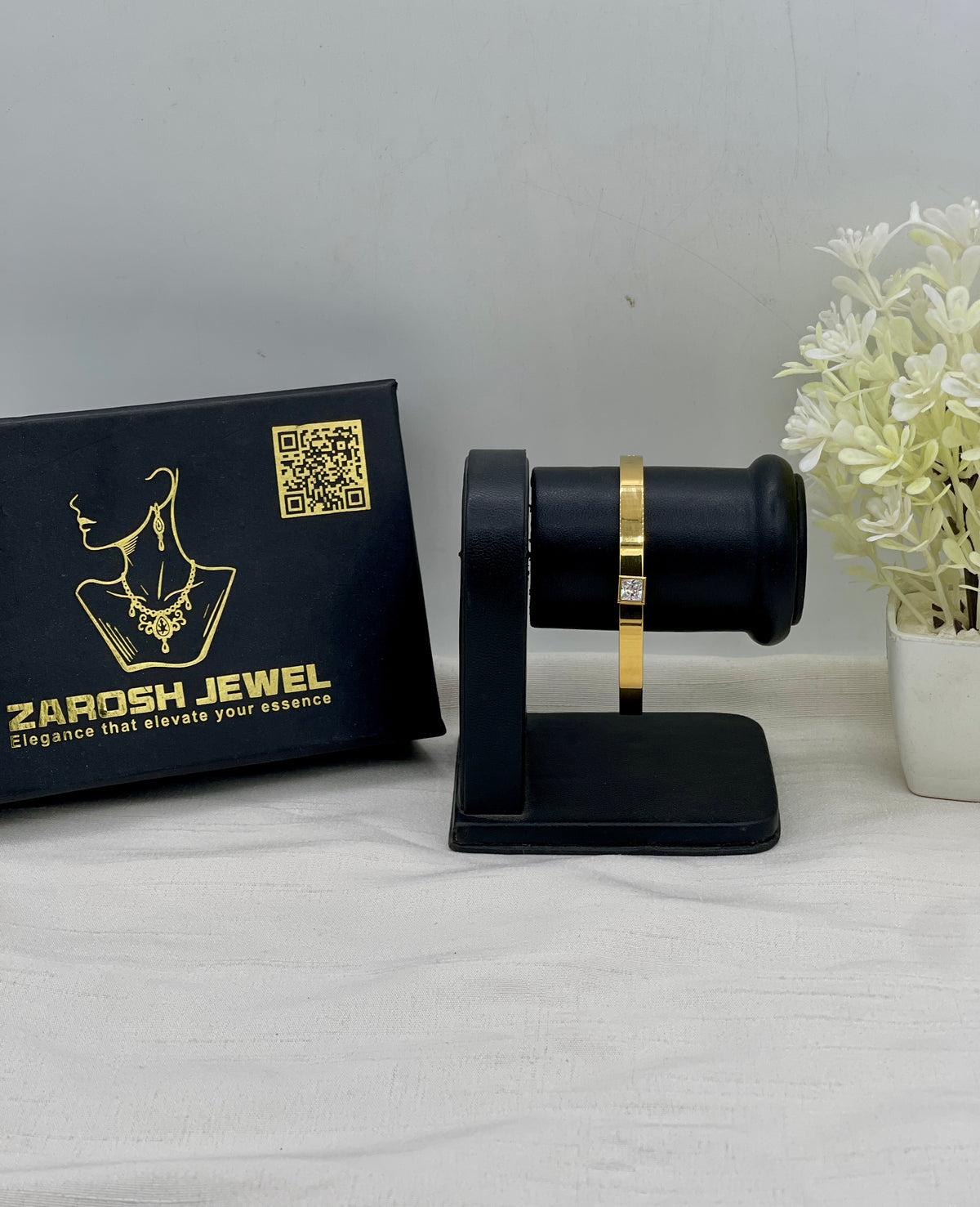 Shop the Aima Openable Bracelet from Zarosh Jewel