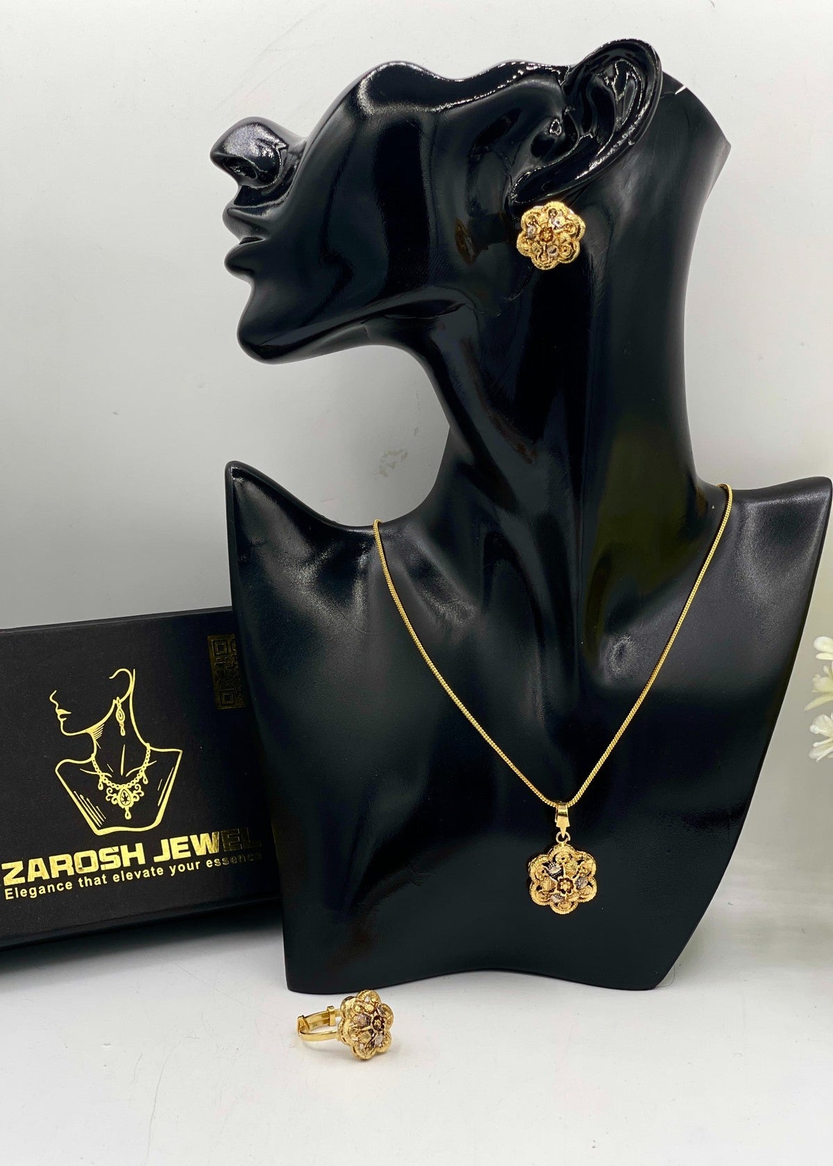 Shop the Almas Premium Gold Polish from Zarosh Jewel