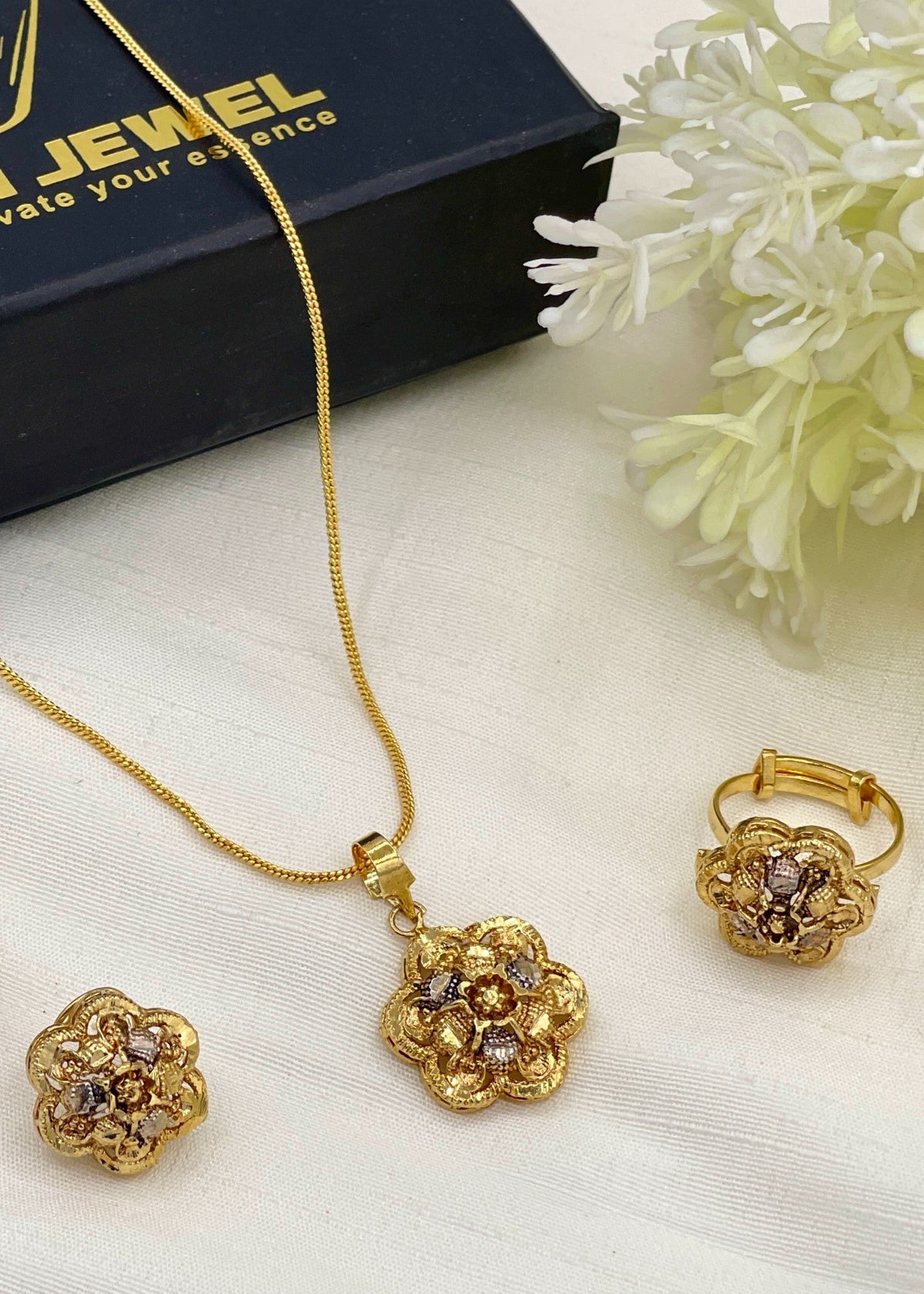 Shop the Almas Premium Gold Polish from Zarosh Jewel