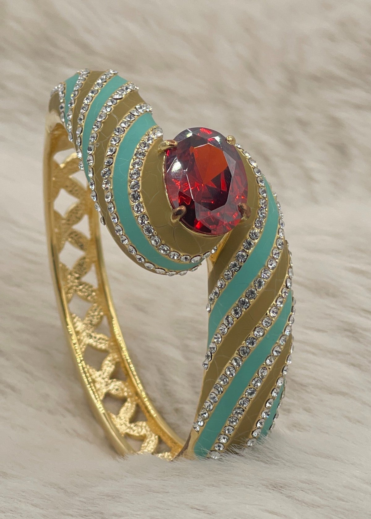 Shop the Amara Heritage Kada from Zarosh Jewel