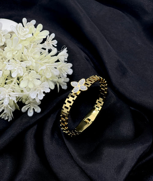 Shop the Amel Openable Bracelet from Zarosh Jewel
