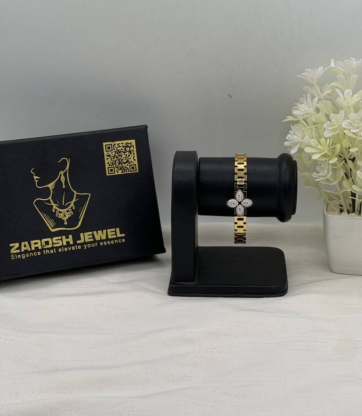 Shop the Amel Openable Bracelet from Zarosh Jewel