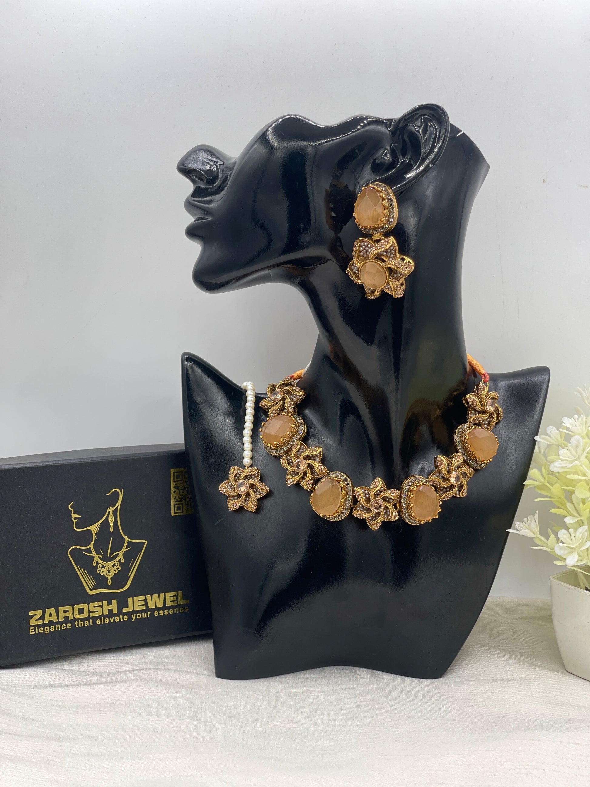 Anbar Premium Choker Set