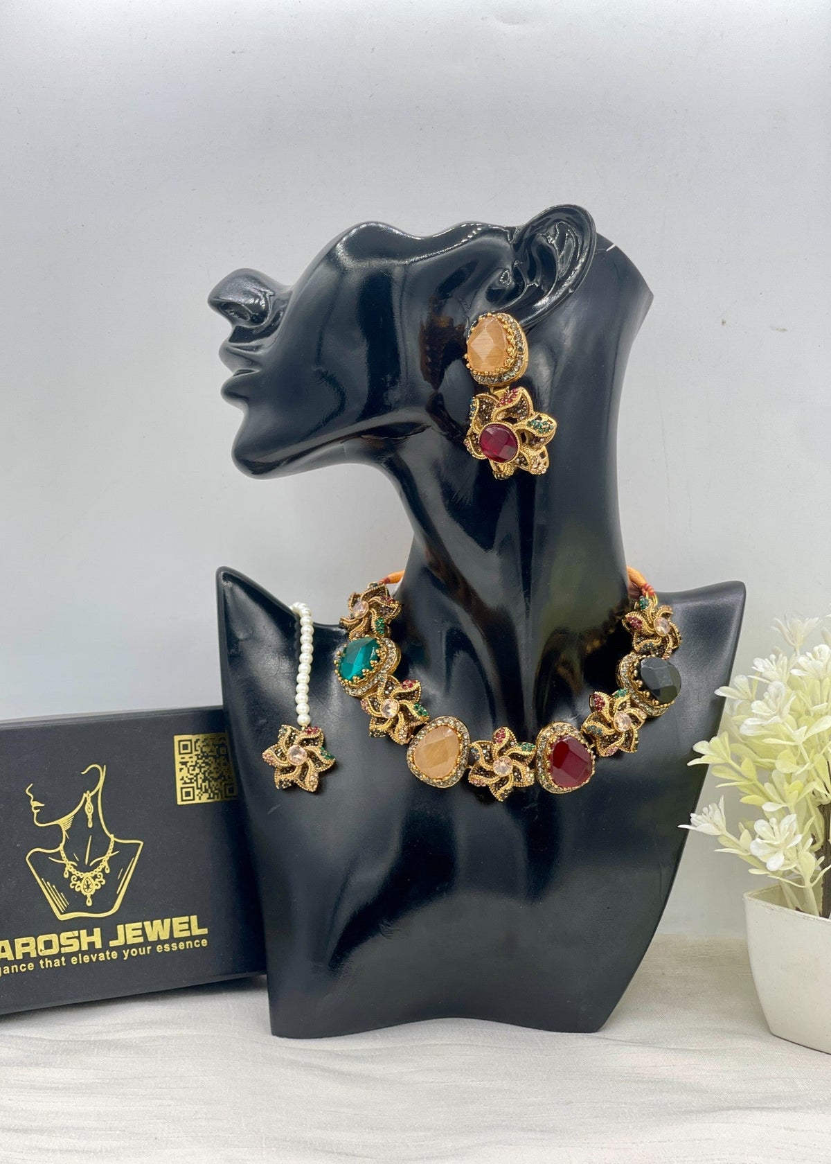 Shop the Anbar Premium Choker Set from Zarosh Jewel