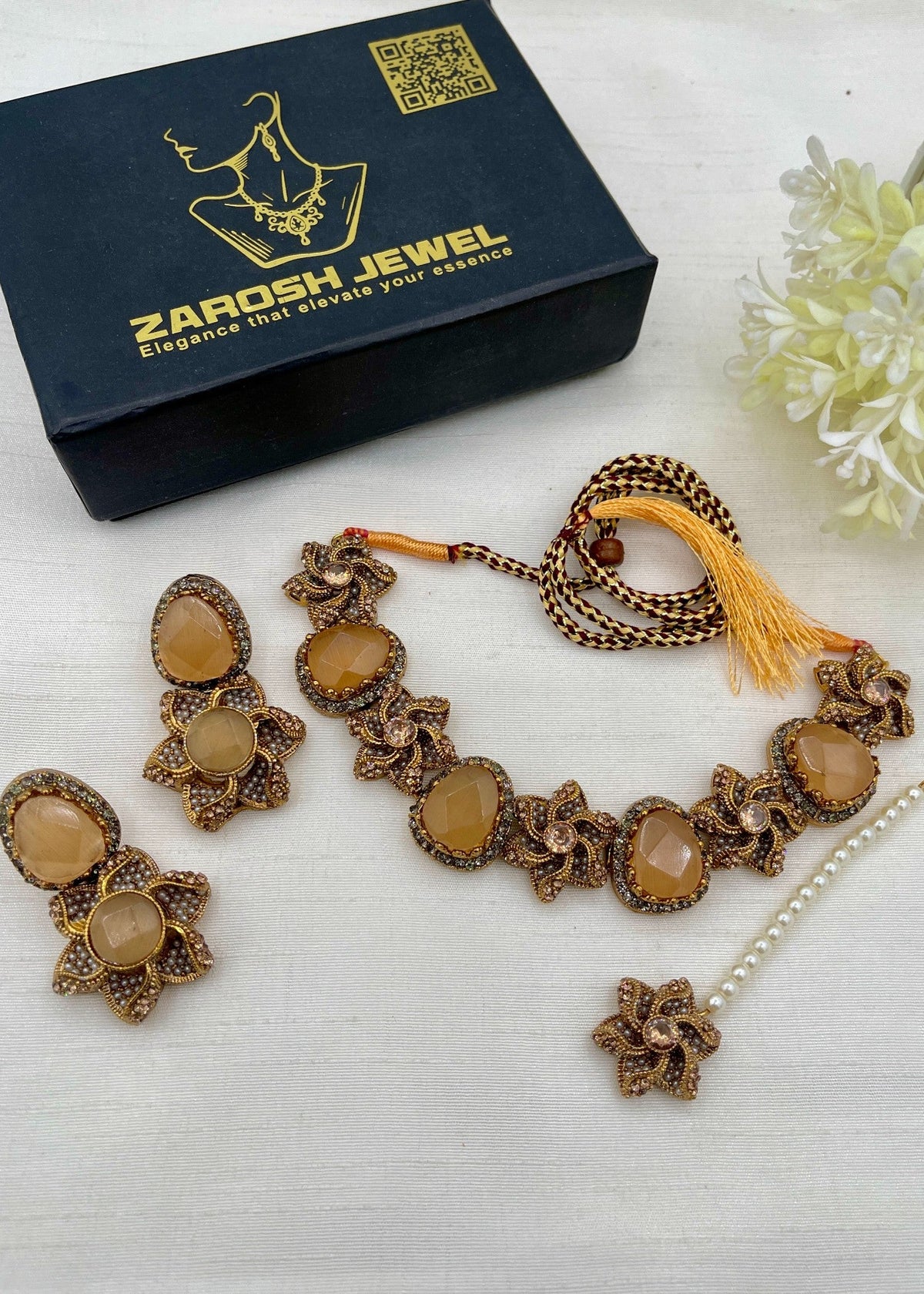 Shop the Anbar Premium Choker Set from Zarosh Jewel