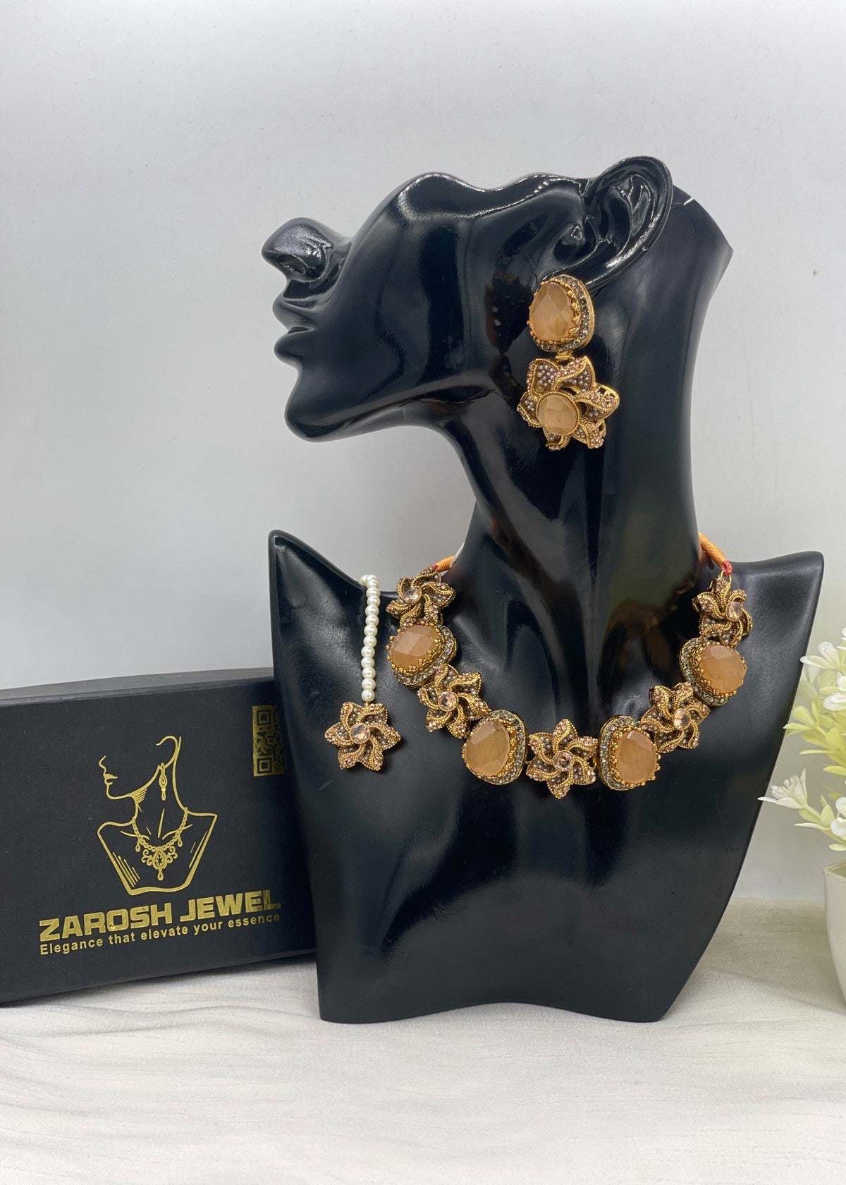 Shop the Anbar Premium Choker Set from Zarosh Jewel