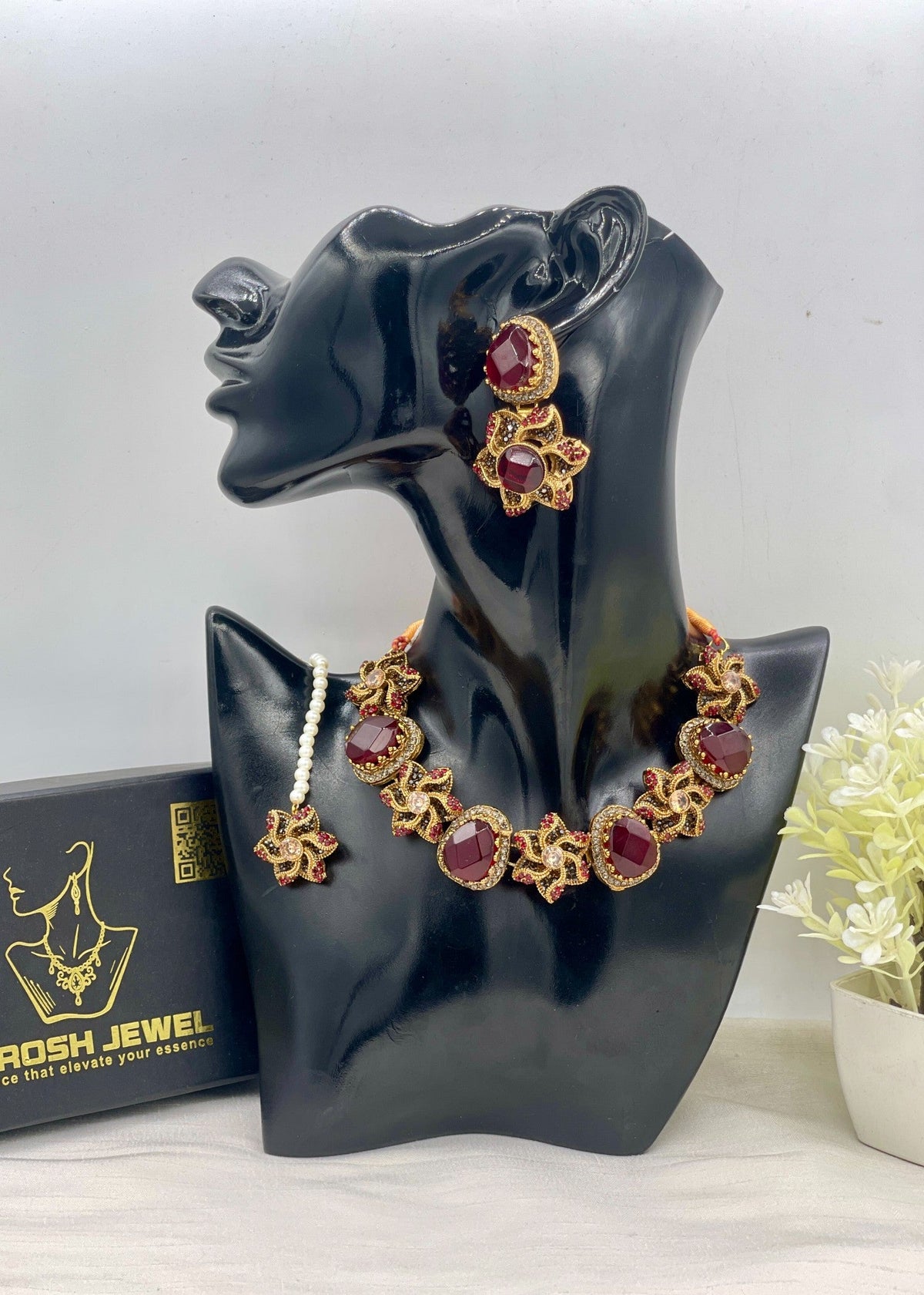 Shop the Anbar Premium Choker Set from Zarosh Jewel