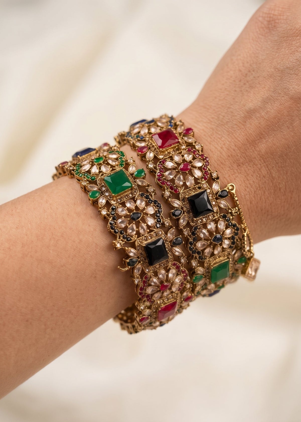 Shop the Aqsa Openable Bangle Set from Zarosh Jewel