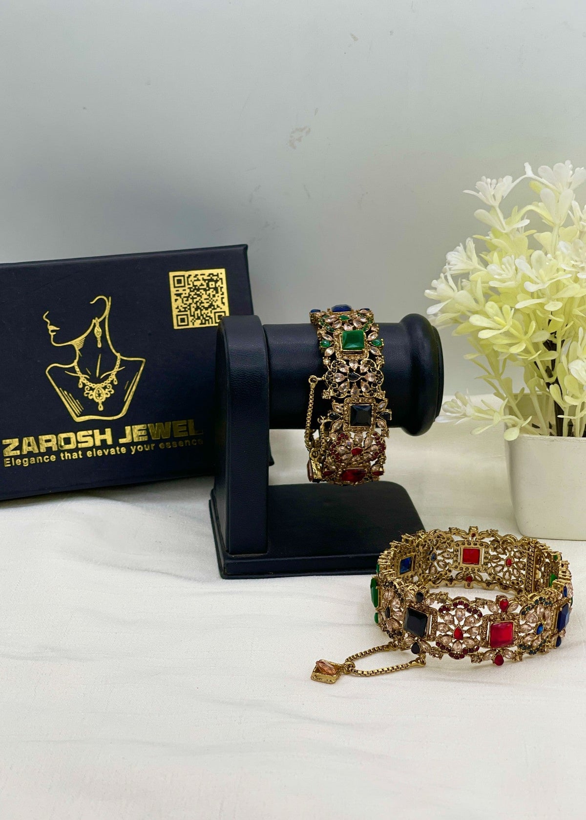 Shop the Aqsa Openable Bangle Set from Zarosh Jewel