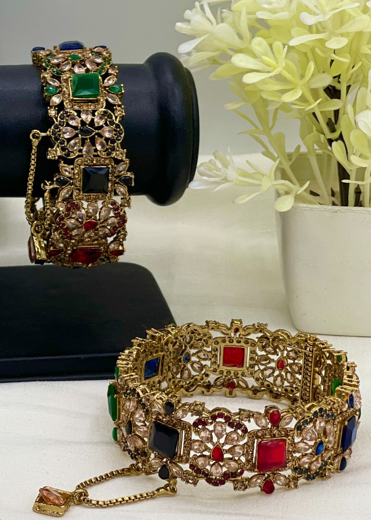 Shop the Aqsa Openable Bangle Set from Zarosh Jewel