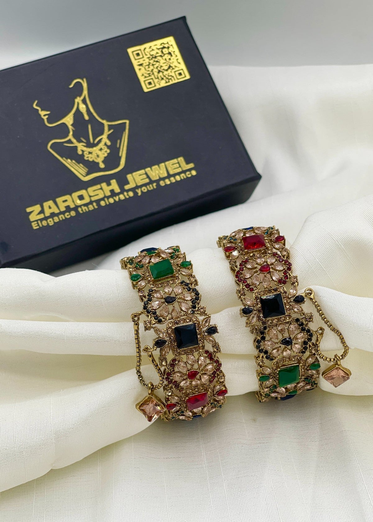 Shop the Aqsa Openable Bangle Set from Zarosh Jewel