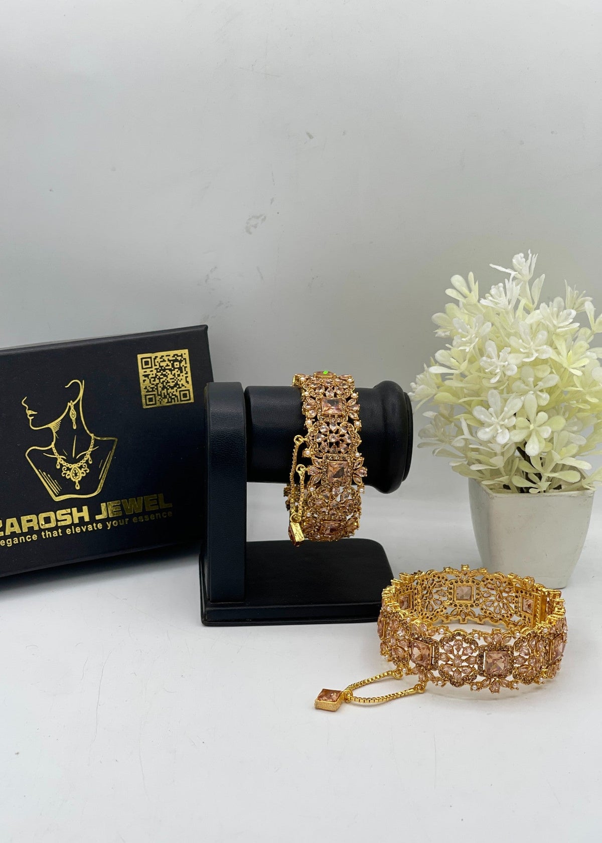 Shop the Aqsa Openable Bangle Set from Zarosh Jewel