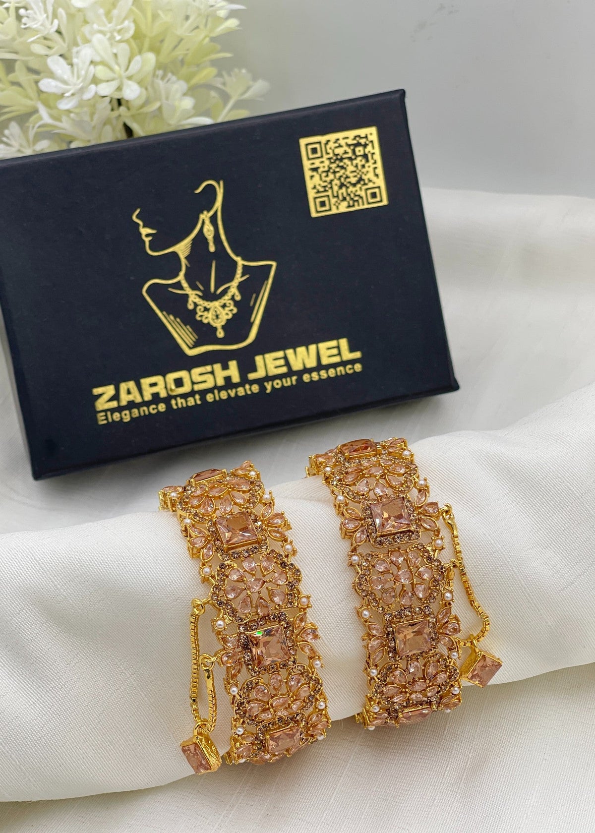 Shop the Aqsa Openable Bangle Set from Zarosh Jewel