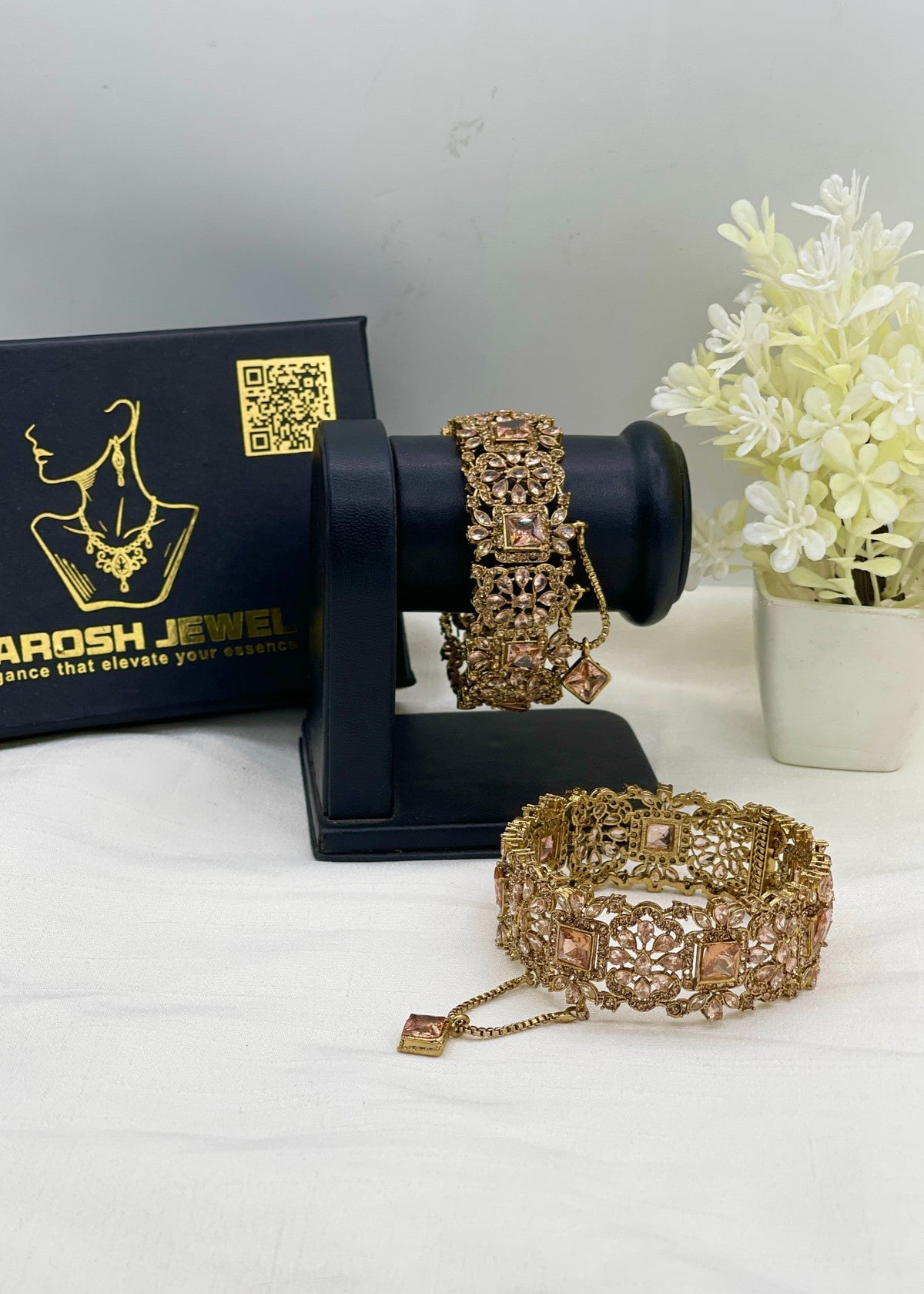 Shop the Aqsa Openable Bangle Set from Zarosh Jewel