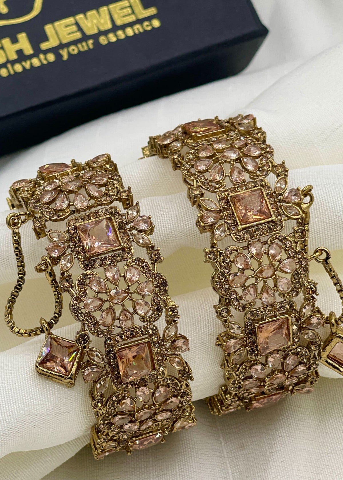 Shop the Aqsa Openable Bangle Set from Zarosh Jewel