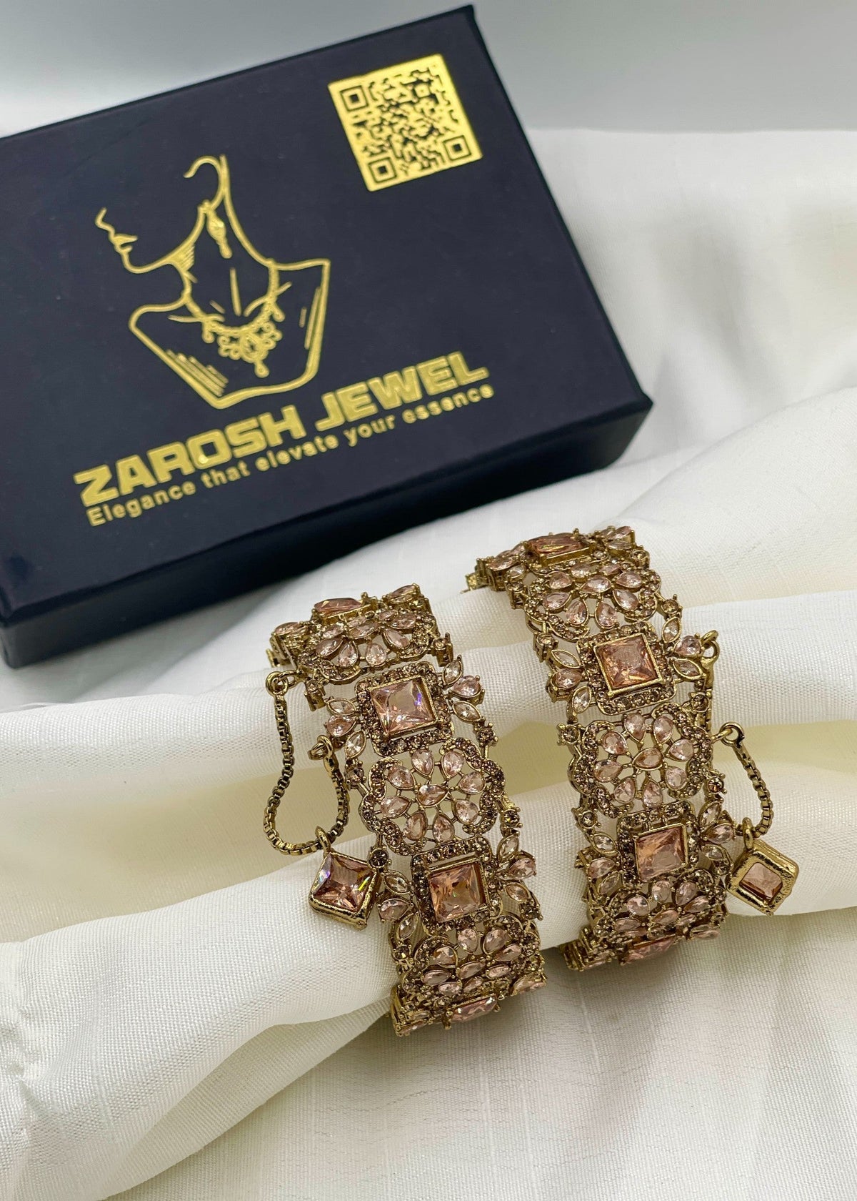 Shop the Aqsa Openable Bangle Set from Zarosh Jewel