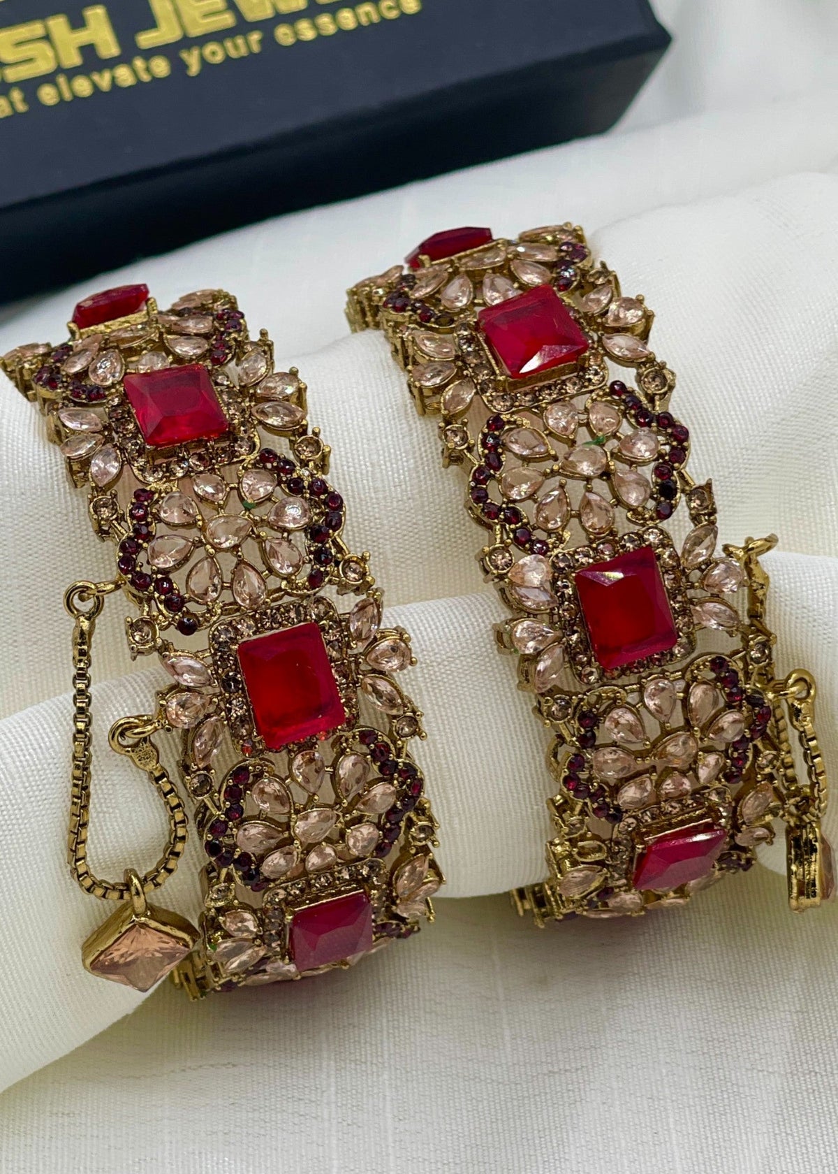 Shop the Aqsa Openable Bangle Set from Zarosh Jewel