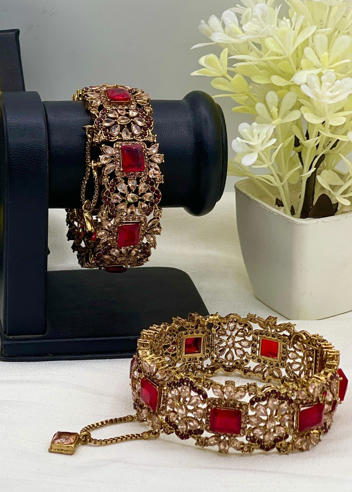 Shop the Aqsa Openable Bangle Set from Zarosh Jewel