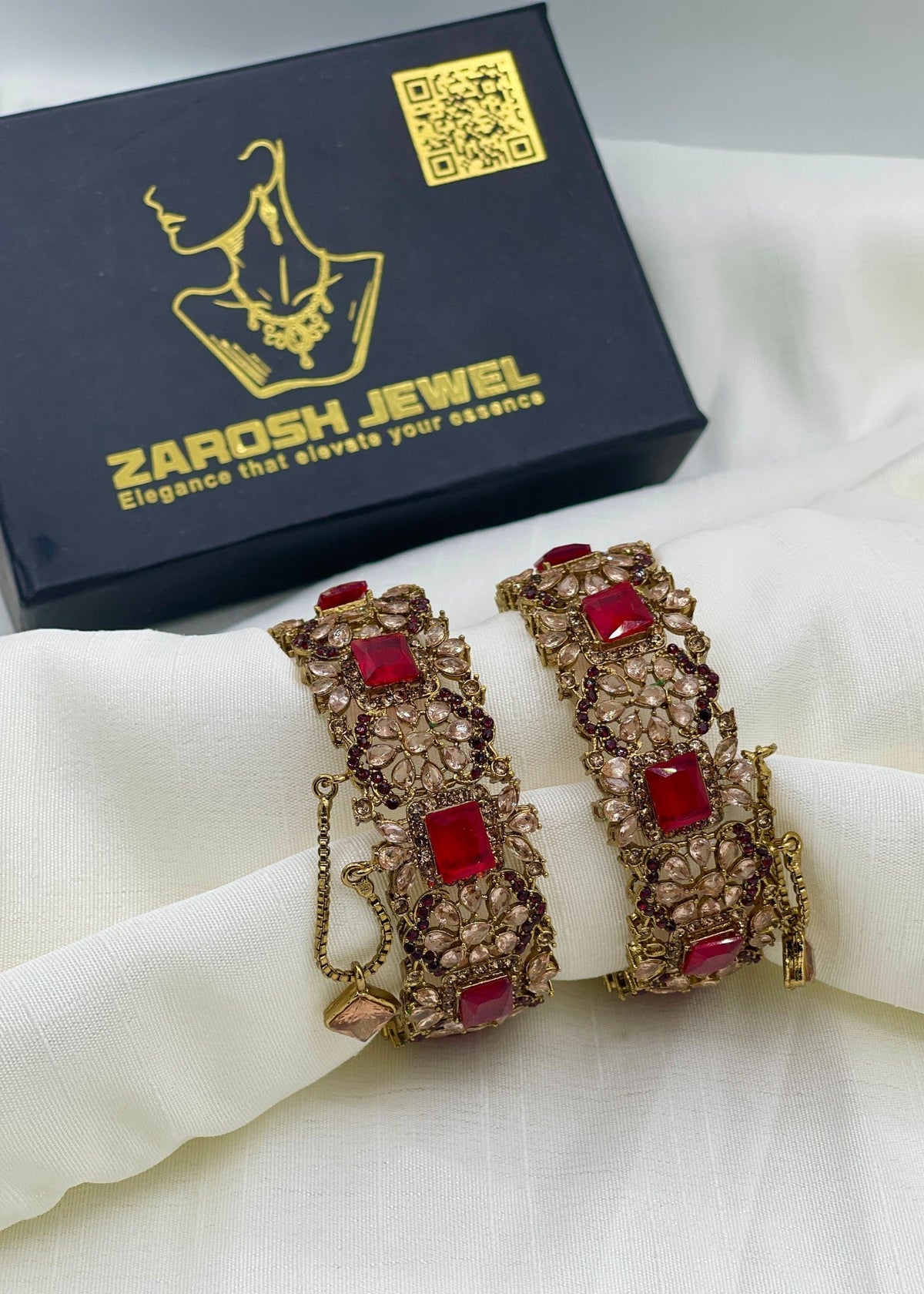 Shop the Aqsa Openable Bangle Set from Zarosh Jewel