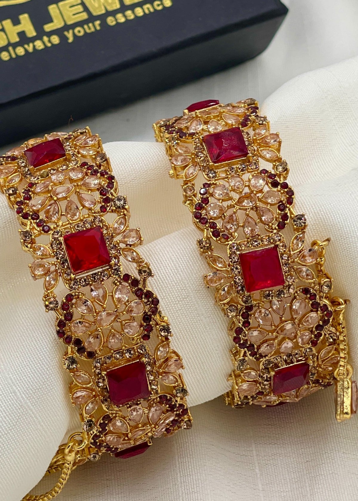 Shop the Aqsa Openable Bangle Set from Zarosh Jewel