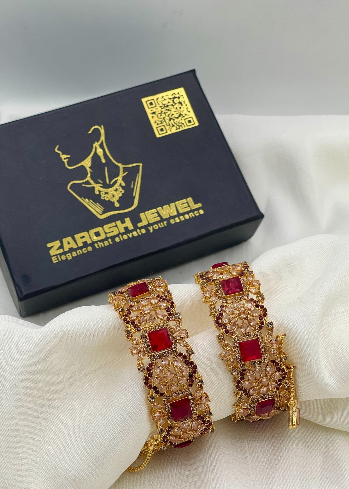Shop the Aqsa Openable Bangle Set from Zarosh Jewel