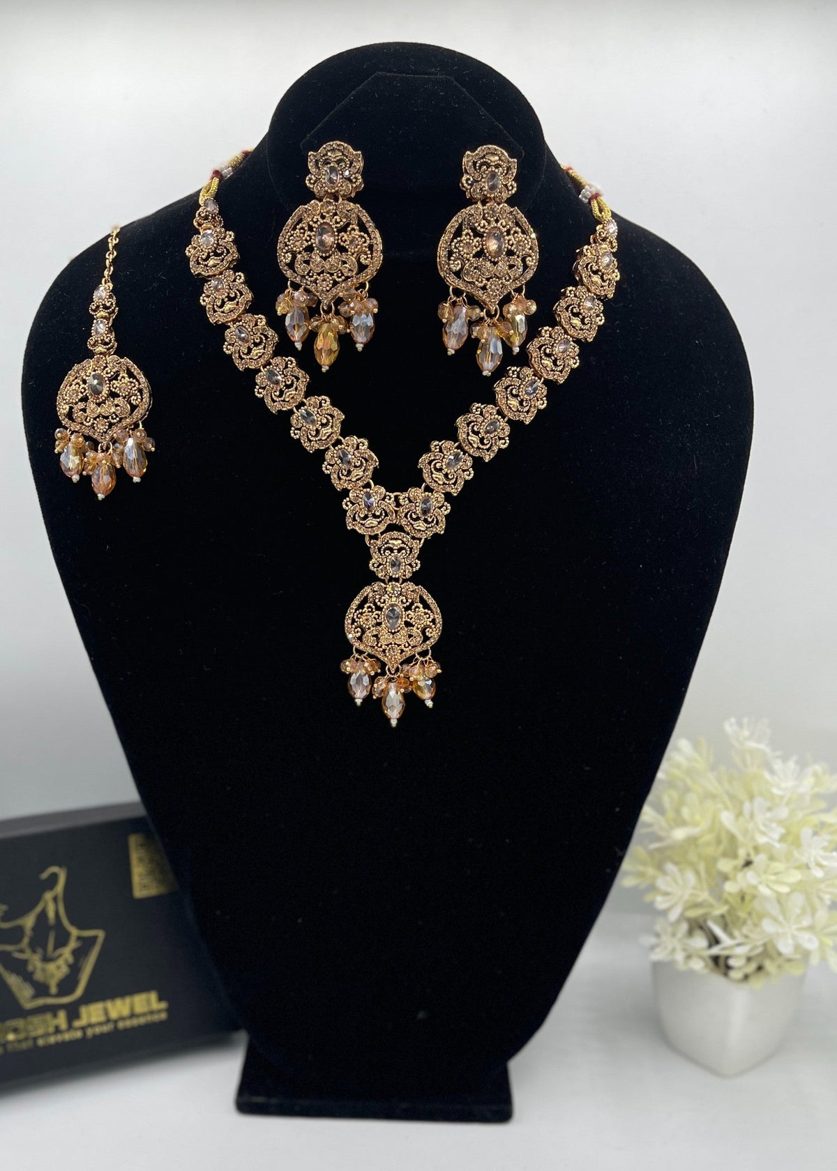 Shop the Arez Ethereal Necklace Set from Zarosh Jewel