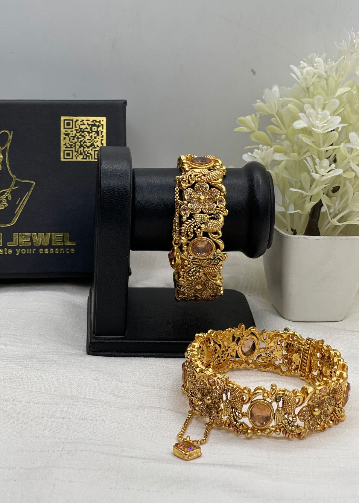 Shop the Arfa Bangle Openable from Zarosh Jewel