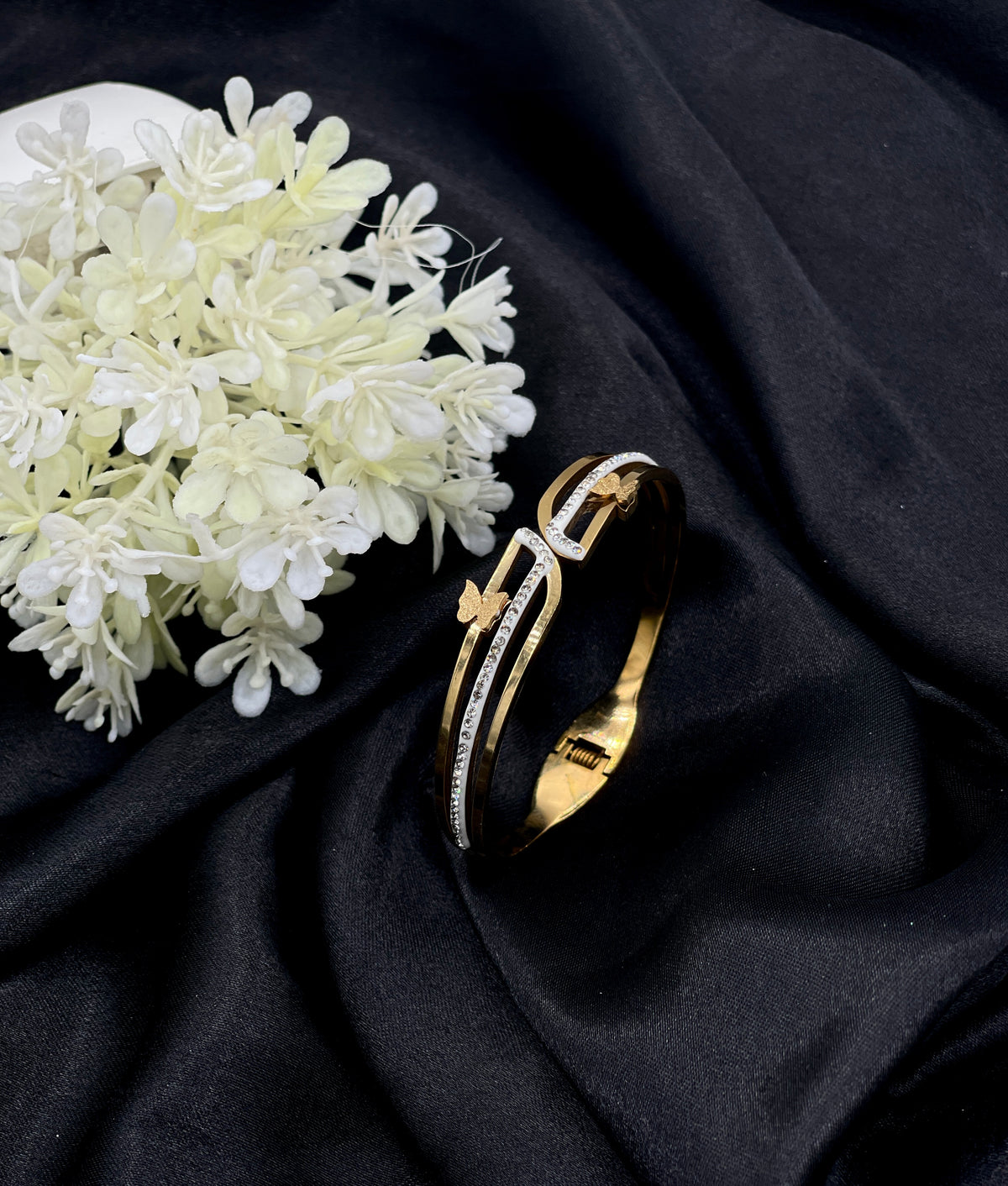 Shop the Arwaa Openable Bracelet from Zarosh Jewel