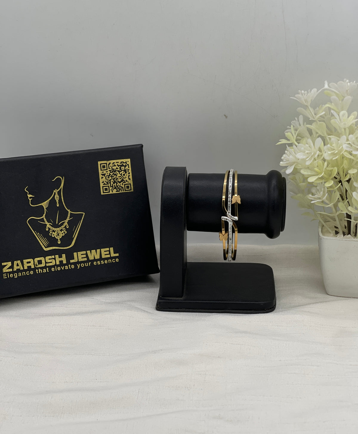 Shop the Arwaa Openable Bracelet from Zarosh Jewel