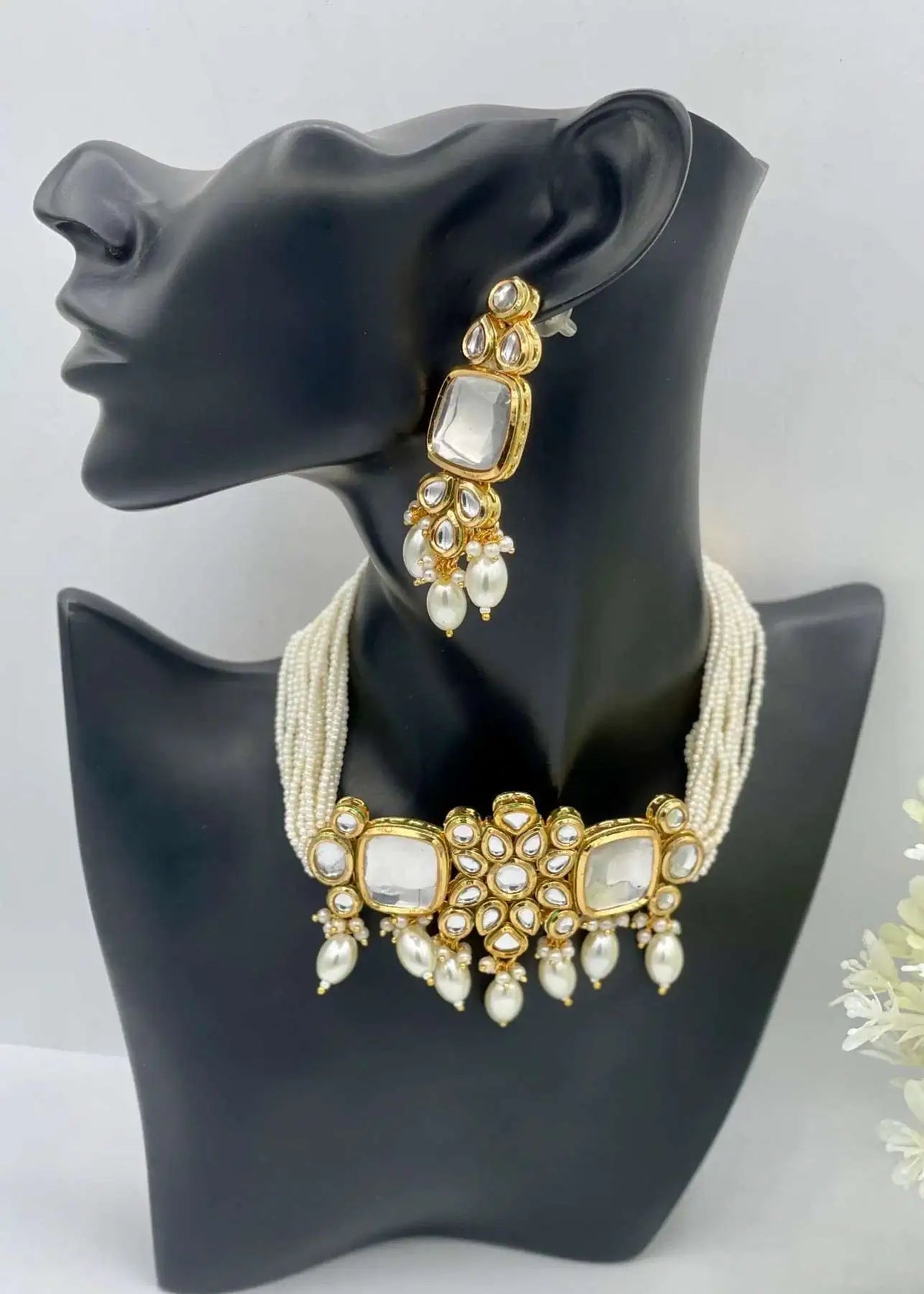 Shop the Bahar Kundan Choker Set from Zarosh Jewel
