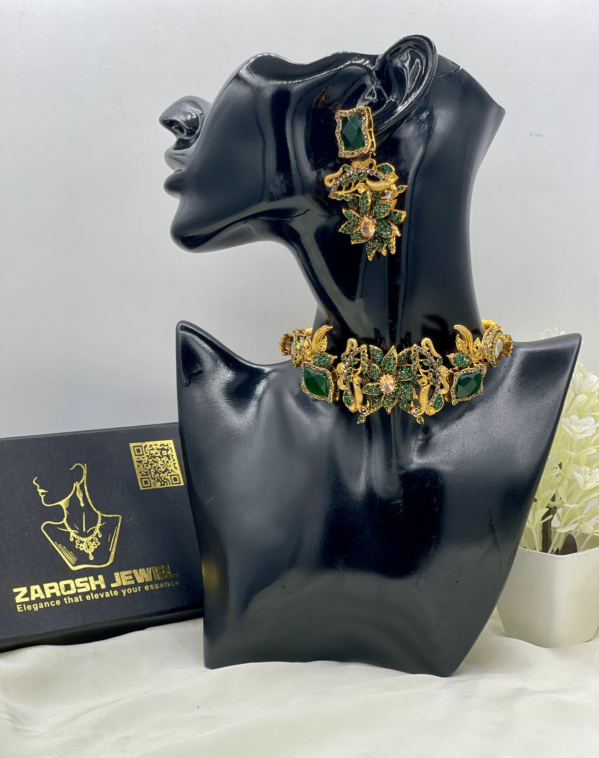 Shop the Baheera Heritage Choker Set from Zarosh Jewel