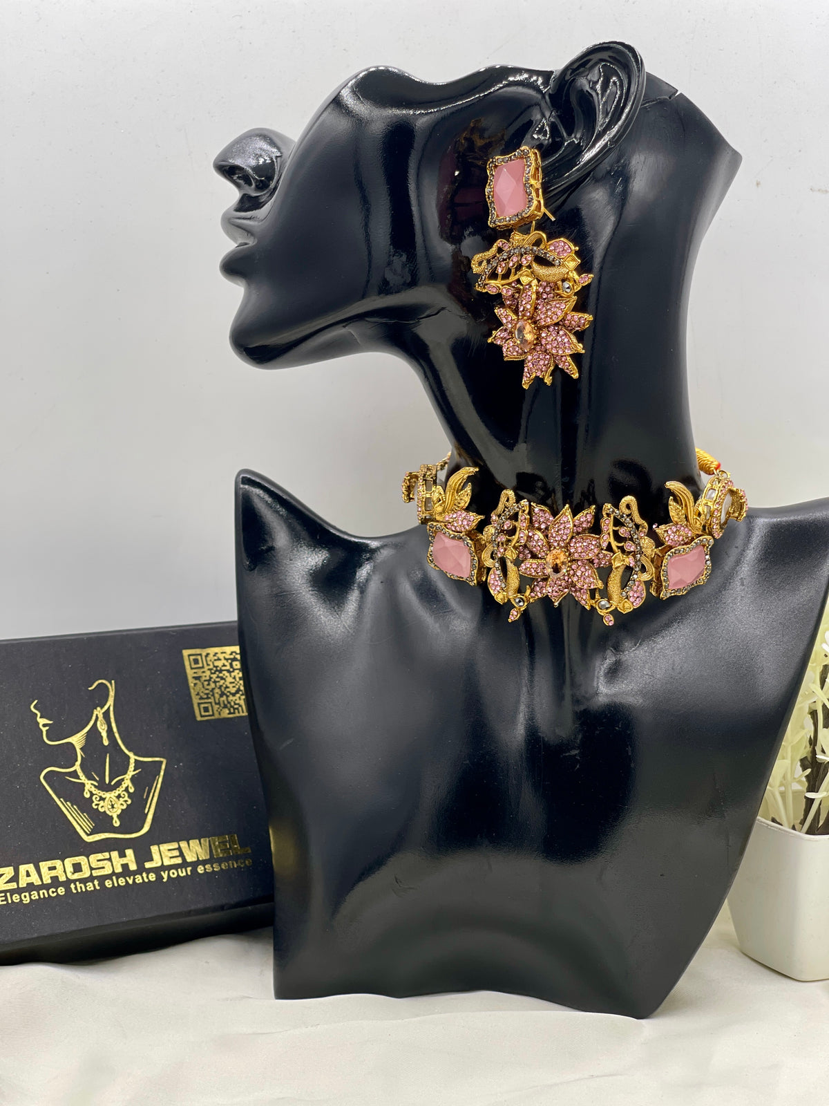 Shop the Baheera Heritage Choker Set from Zarosh Jewel
