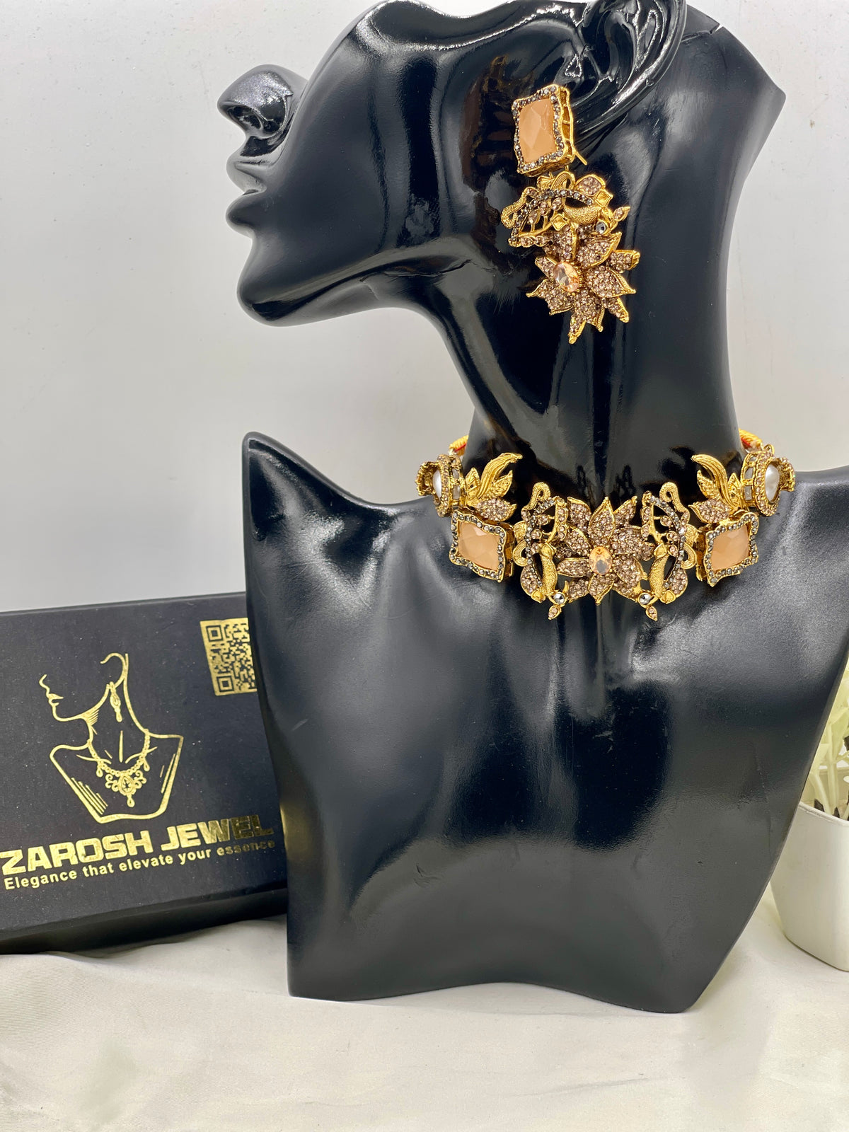 Shop the Baheera Heritage Choker Set from Zarosh Jewel