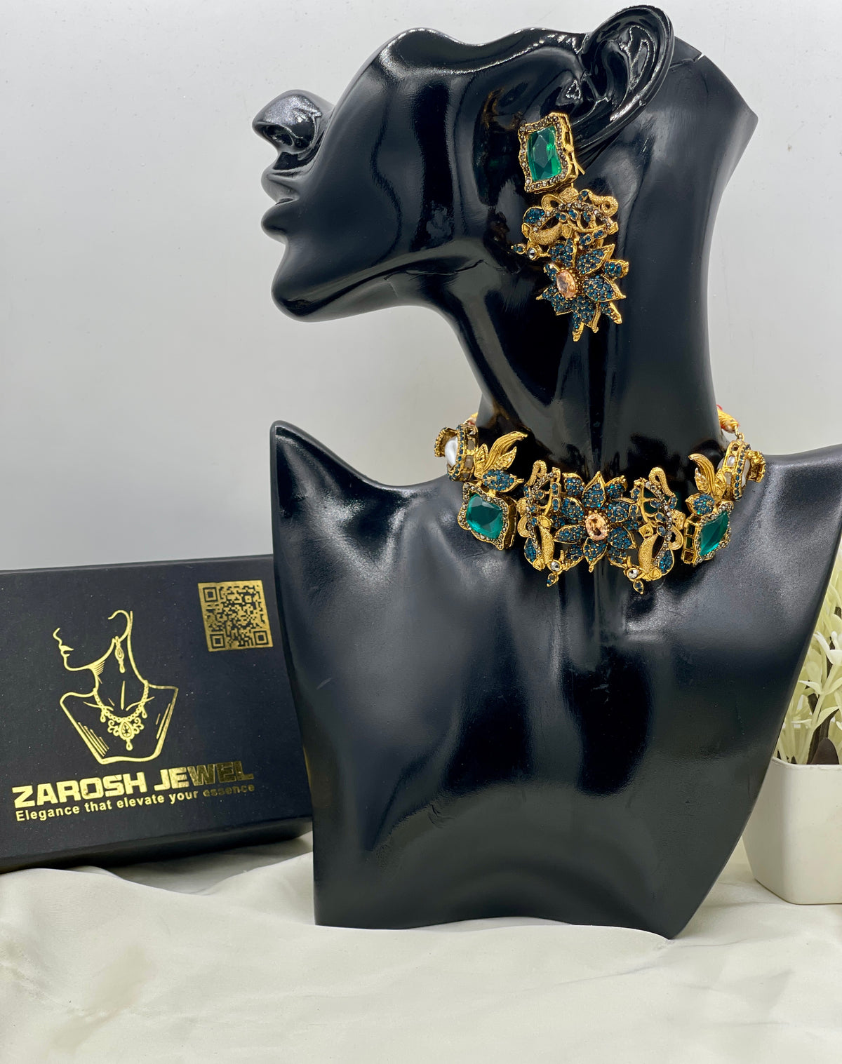 Shop the Baheera Heritage Choker Set from Zarosh Jewel