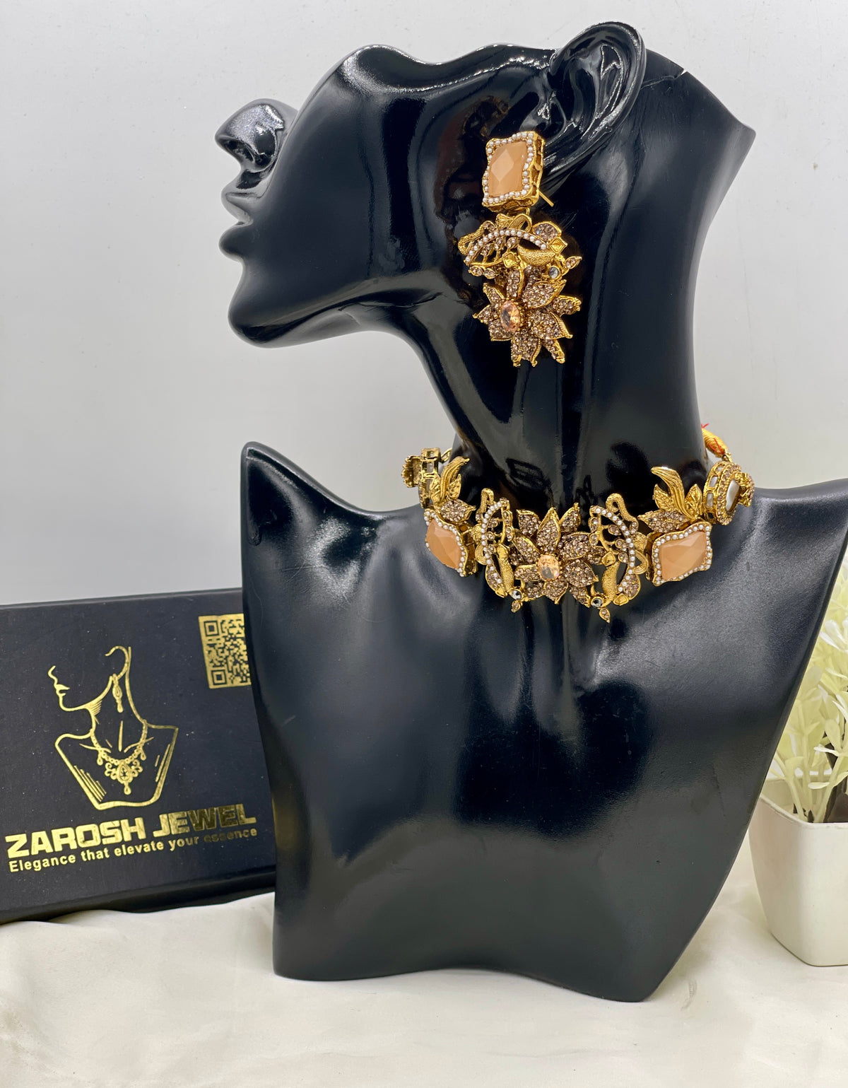 Shop the Baheera Heritage Choker Set from Zarosh Jewel