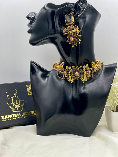 Shop the Baheera Heritage Choker Set from Zarosh Jewel
