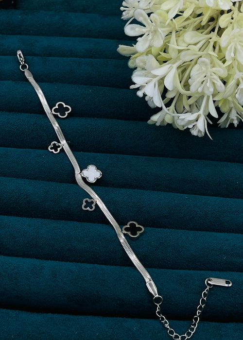 Shop the Bakhtawar Silver Bracelet from Zarosh Jewel