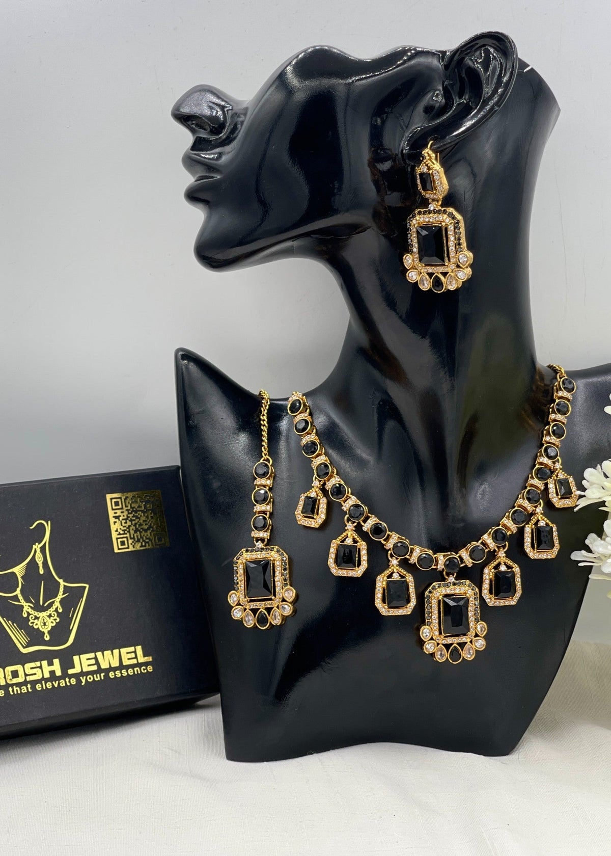 Shop the Barkha Heritage Necklace Set from Zarosh Jewel
