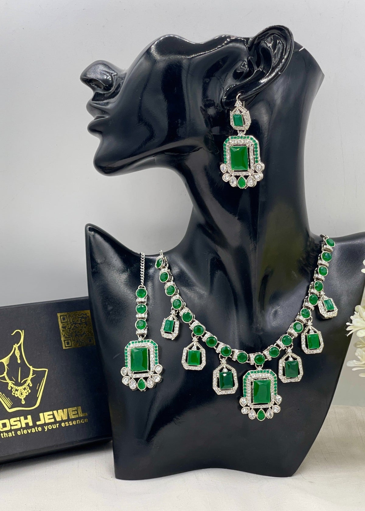 Shop the Barkha Heritage Necklace Set from Zarosh Jewel