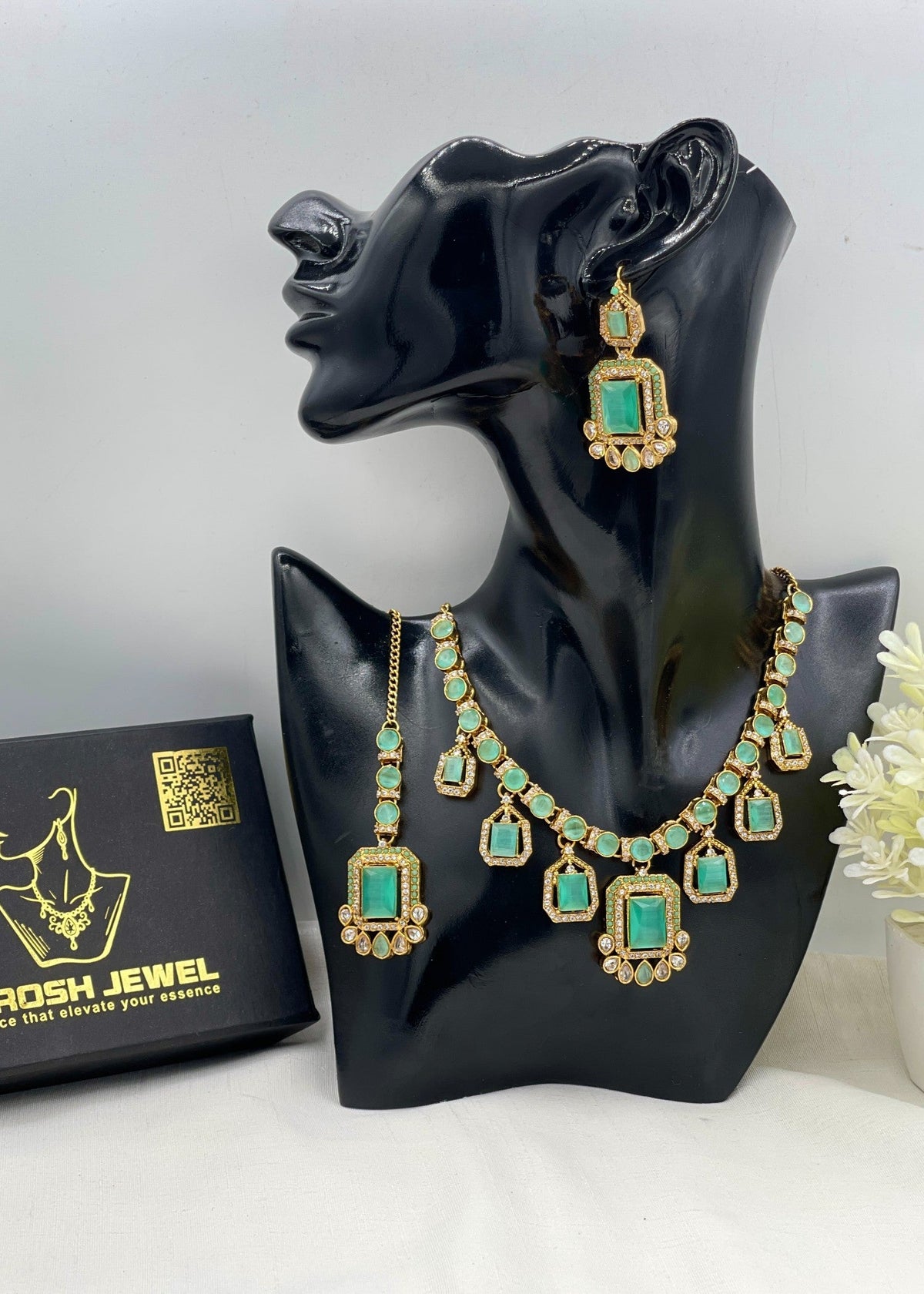 Shop the Barkha Heritage Necklace Set from Zarosh Jewel