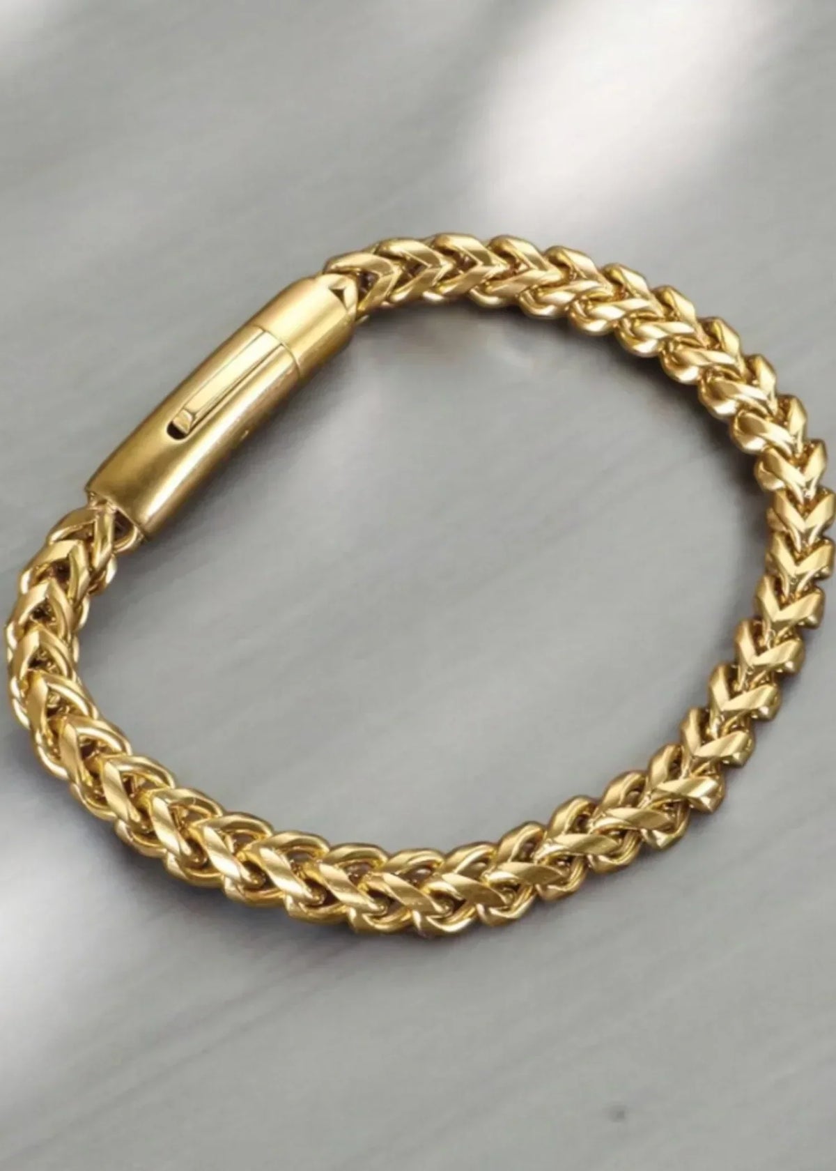 Shop the Classic Cuban Chain Gold Bracelet from Zarosh Jewel