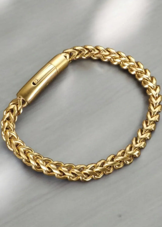 Shop the Classic Cuban Chain Gold Bracelet from Zarosh Jewel