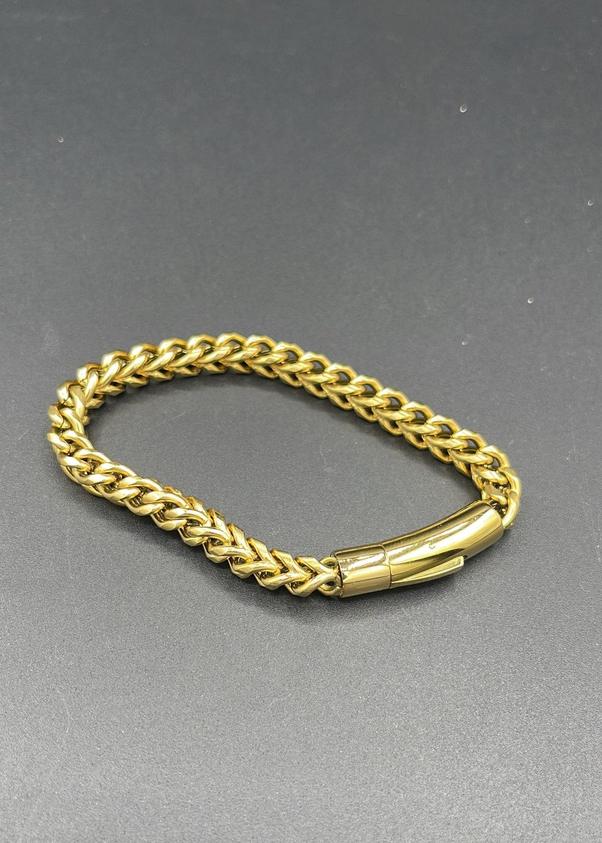 Shop the Classic Cuban Chain Gold Bracelet from Zarosh Jewel